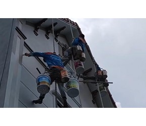 你见过奇特的刷漆方法吗？国外竟然是这样进行的