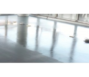 自流平水泥的优水泥自流平地面，为什么一定要做罩面漆？ 分享水泥自流平罩面剂的作用。